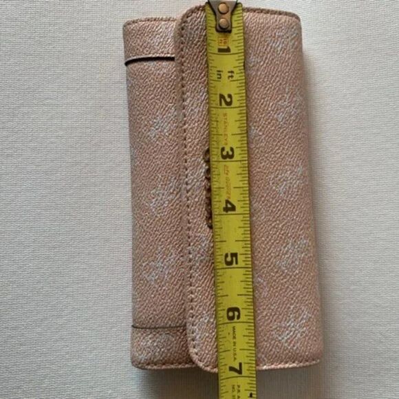Guess Logo Blush Trifold Wallet - Picture 5 of 6